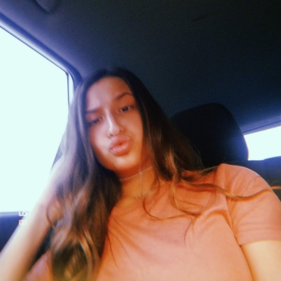 Meet your Posher, Cassandra - Picture 1 of 1